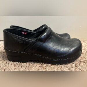 Sanita Leather Slip Resistant Danish Clogs in Metallic Gray, 37